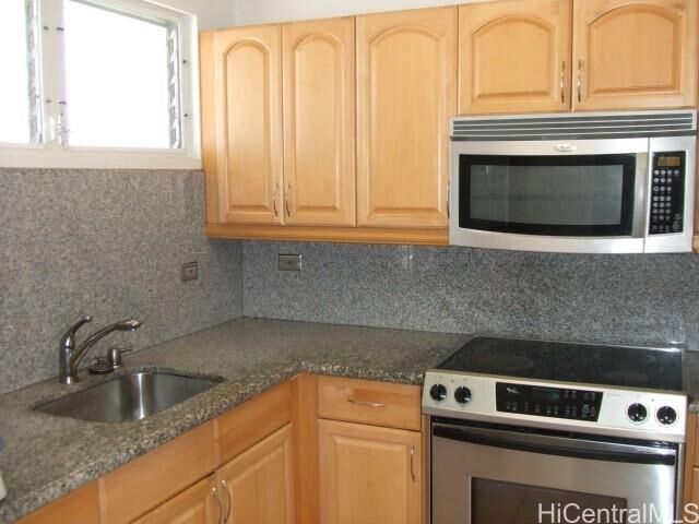 Property Photo:  909 University Avenue 107  HI 96826 