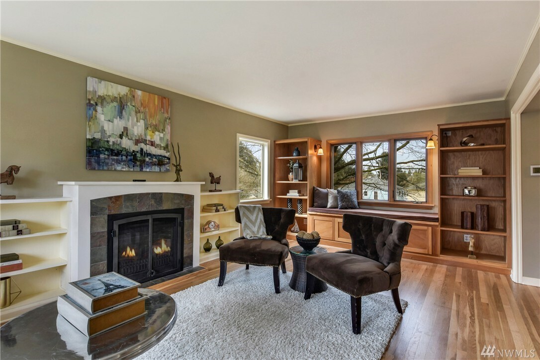 Property Photo: 10345 Ashworth Ave N WA 98133