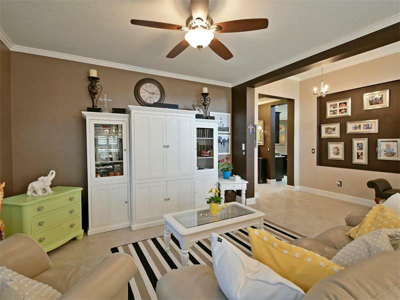 Property Photo:  938 Buttercup Glen  FL 34212 