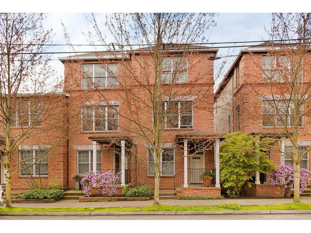 Property Photo:  2478 NW Thurman St  OR 97210 