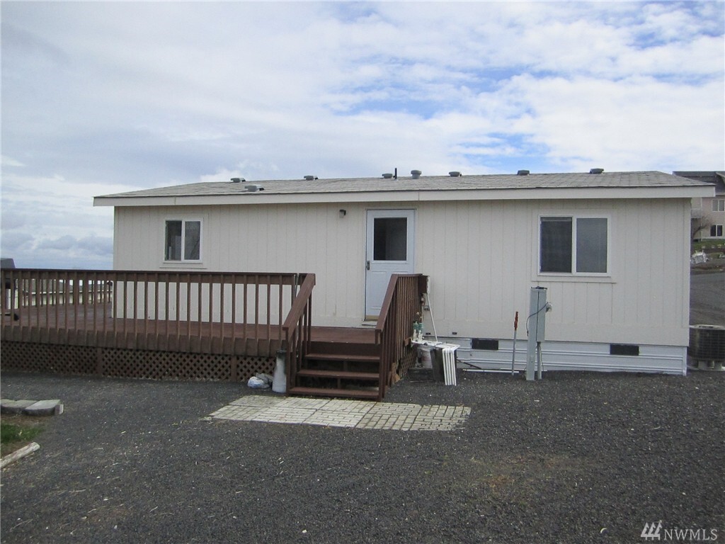 Property Photo: 8534 Nob Hill St SE WA 99344