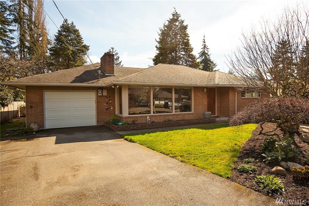 Property Photo:  8630 Holly Lane  WA 98026 