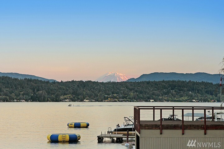 Property Photo:  2400 W Lake Sammamish Pkwy NE  WA 98052 