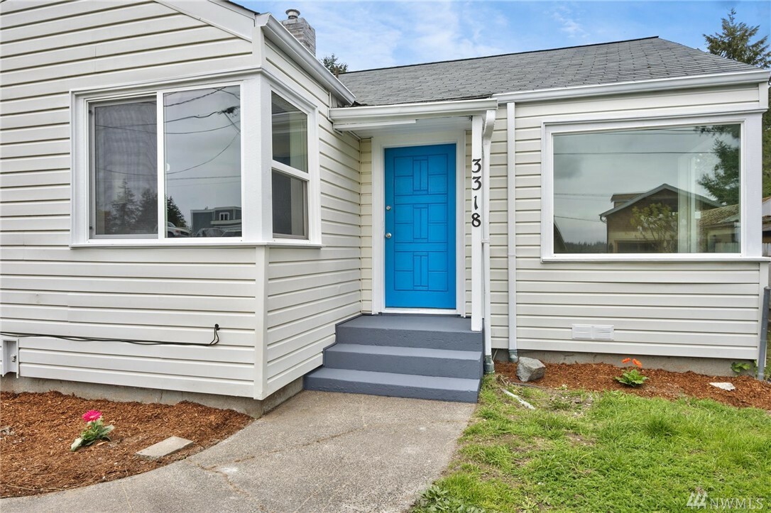 Property Photo:  3318 S Summit Ave  WA 98312 