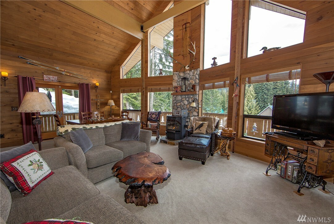 Property Photo:  310 Snoqualmie Dr  WA 98068 