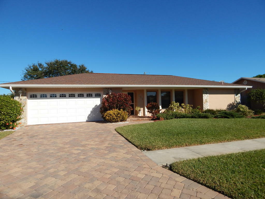 Property Photo:  422 Saint Johns Drive  FL 32937 