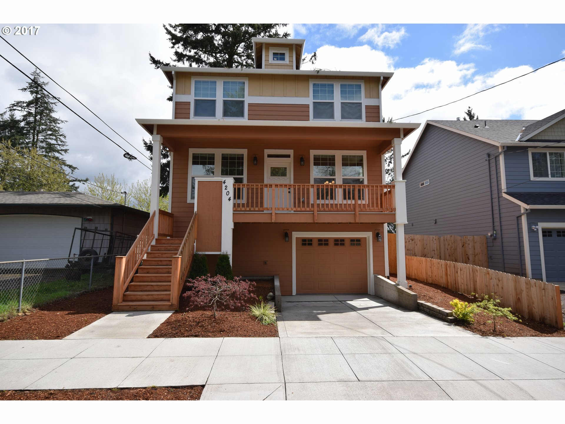 Property Photo:  4204 SE 101st Ave  OR 97266 