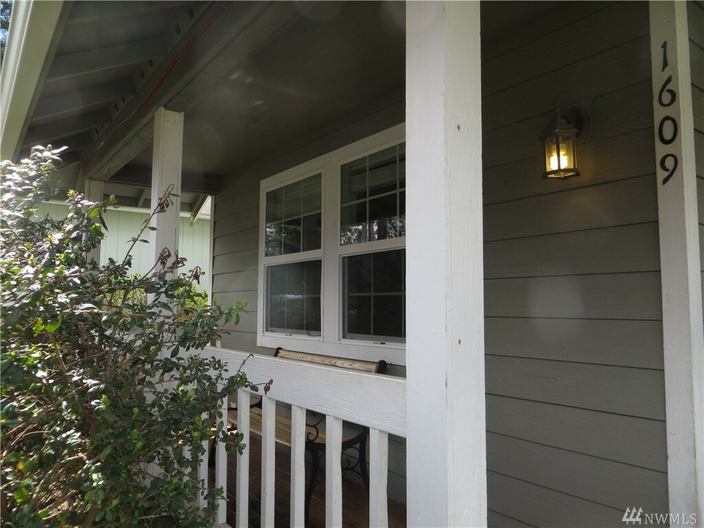 Property Photo: 1609 S 3rd St WA 98584