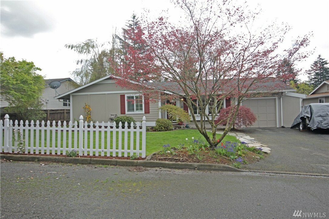 Property Photo:  2011 S 284th Place  WA 98003 