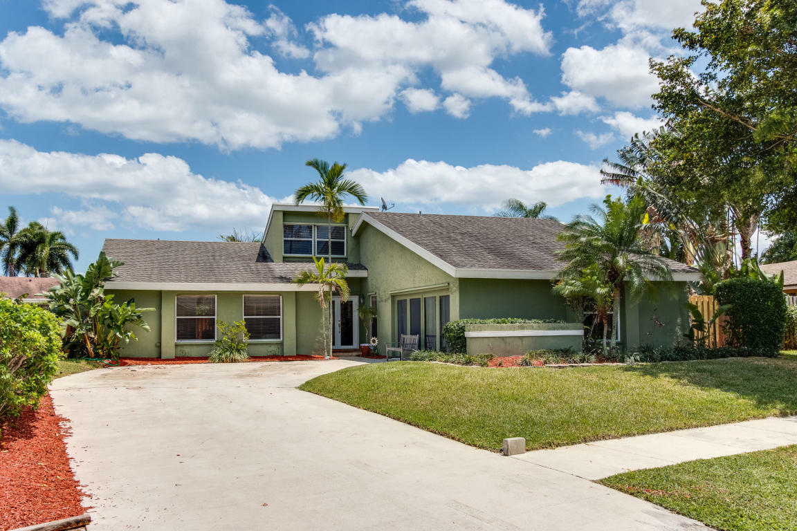 Property Photo:  17778 Maplewood Drive  FL 33487 