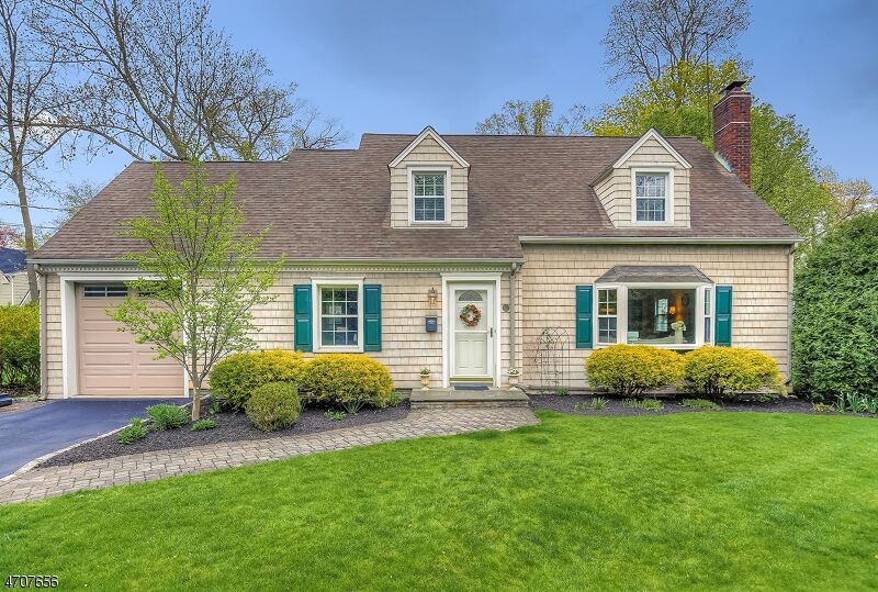 Property Photo:  42 Oak Dr  NJ 07928 