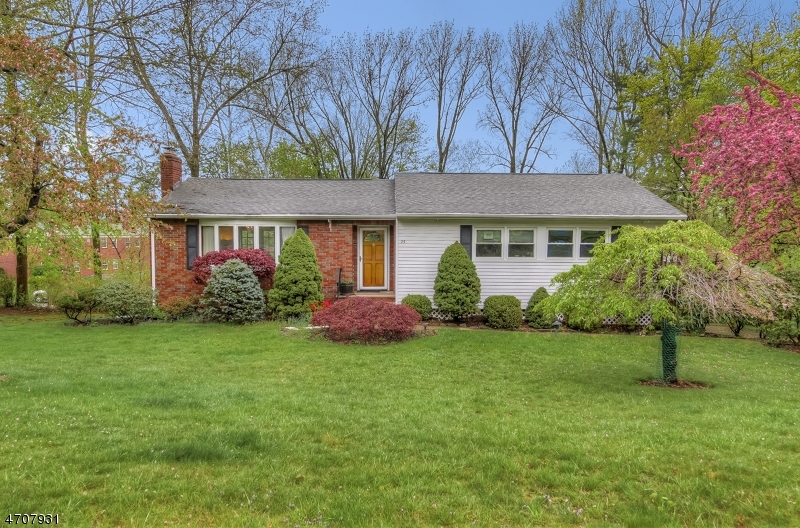 Property Photo:  25 Ethan Dr  NJ 07974 