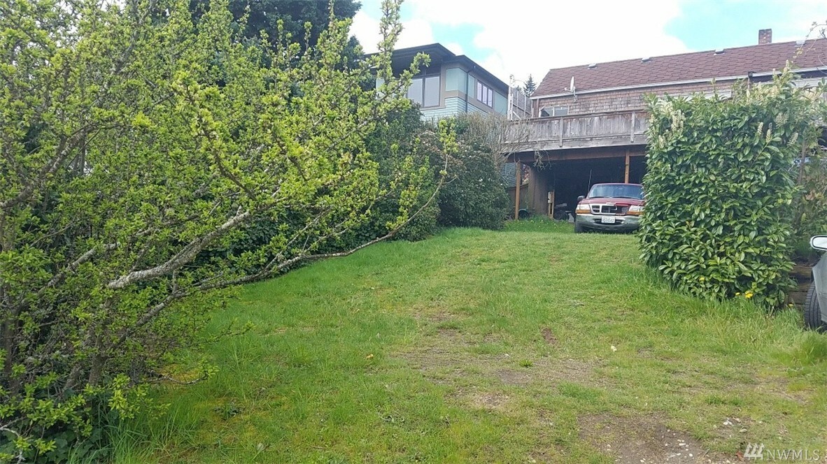 Property Photo:  3238 36th Ave W  WA 98199 