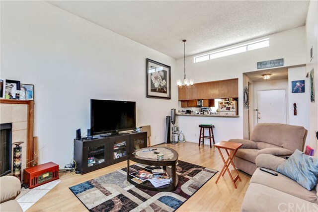 Property Photo:  445 W 6th Street 402  CA 90802 