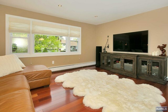 Property Photo:  442 Locust Avenue  NJ 07652 