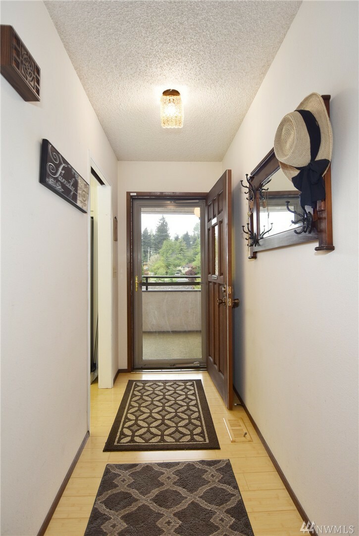 Property Photo:  11003 D Glen Acres Dr S  WA 98168 