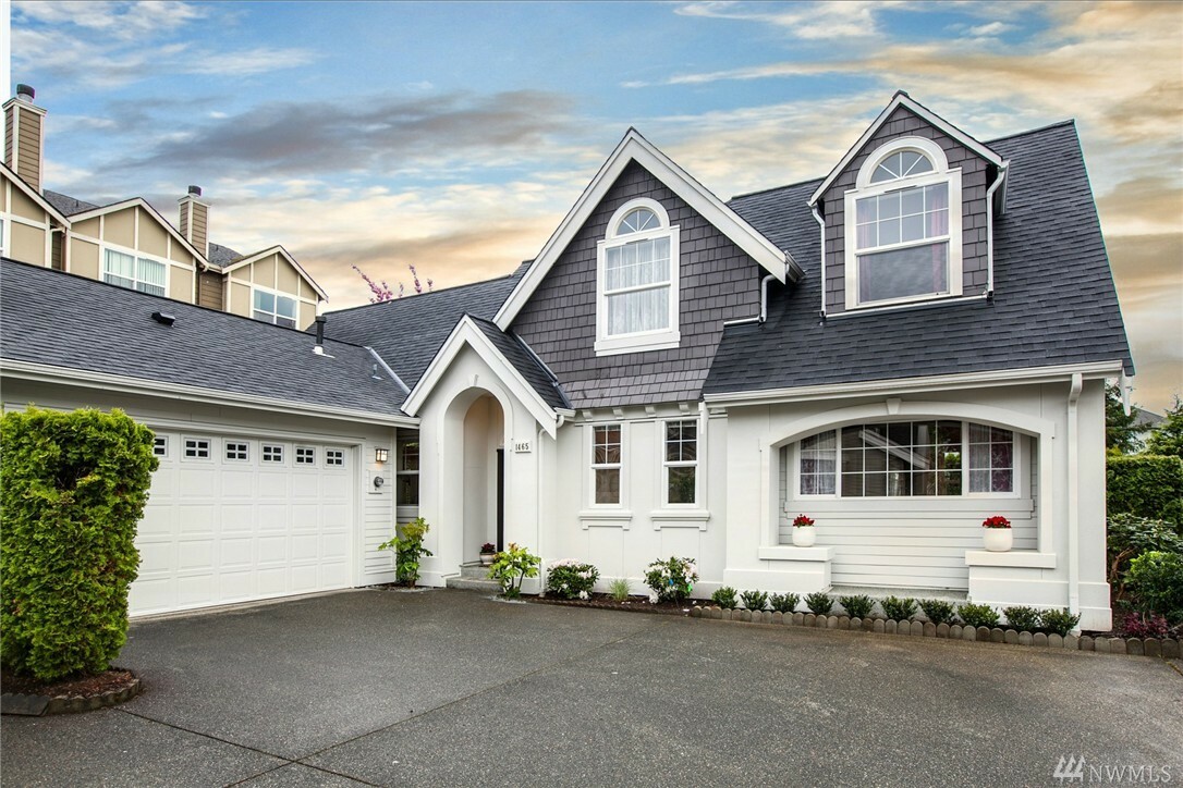 Property Photo:  1465 NE Katsura St  WA 98029 