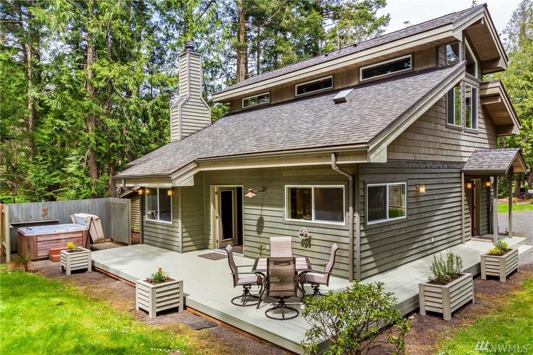 Property Photo:  413 Island Dr  WA 98250 