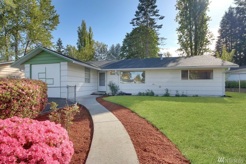 Property Photo:  12023 SE 169th Place  WA 98058 