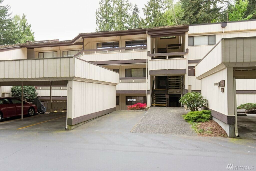 Property Photo:  13735 15th Ave NE 17  WA 98125 