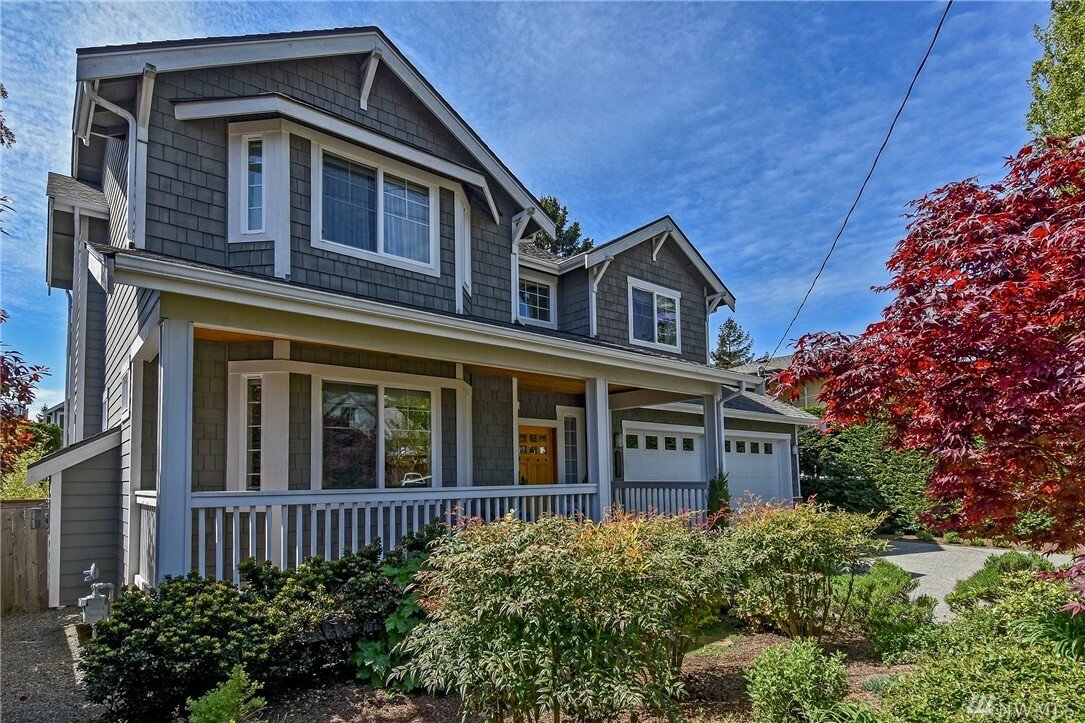 Property Photo:  11011 Phinney Ave N  WA 98133 