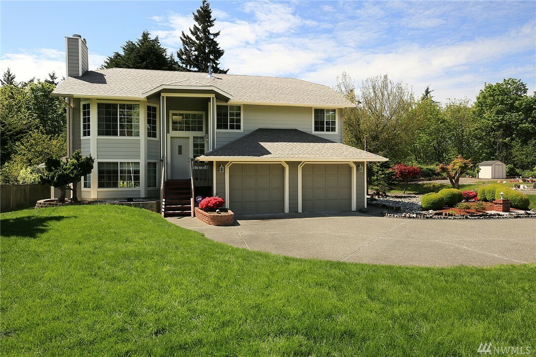 Property Photo: 4924 226th St SW WA 98043