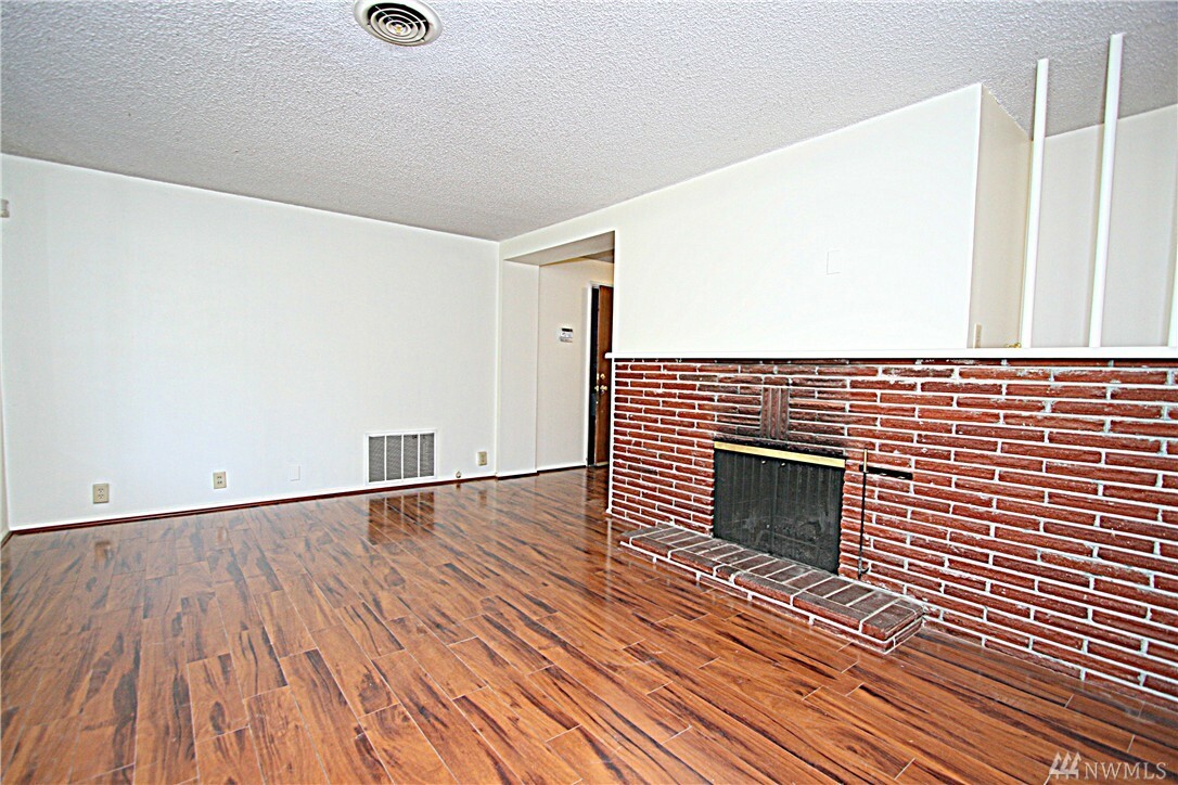 Property Photo:  3233 NE 87th St  WA 98115 