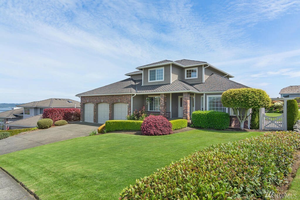 Property Photo: 2117 Hillside Dr NE WA 98422