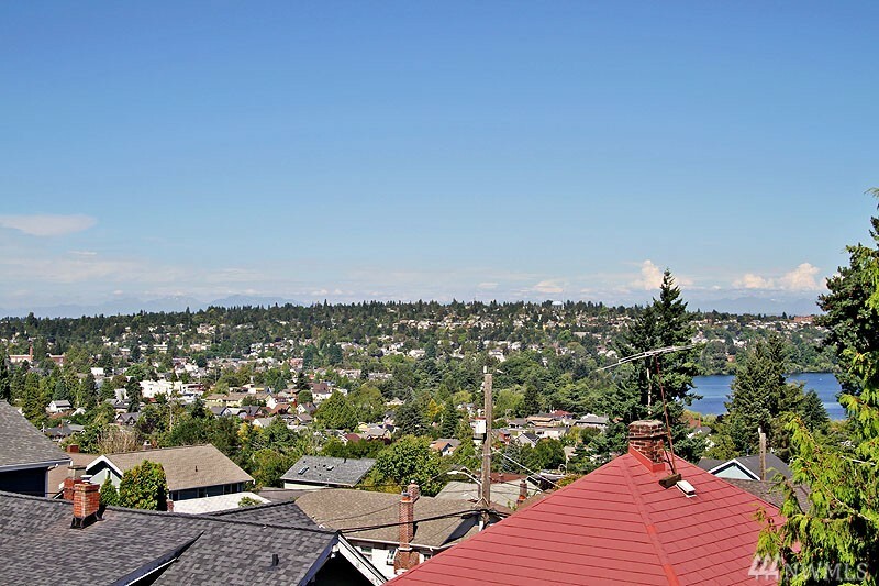 Property Photo:  6408 Phinney Ave N  WA 98103 