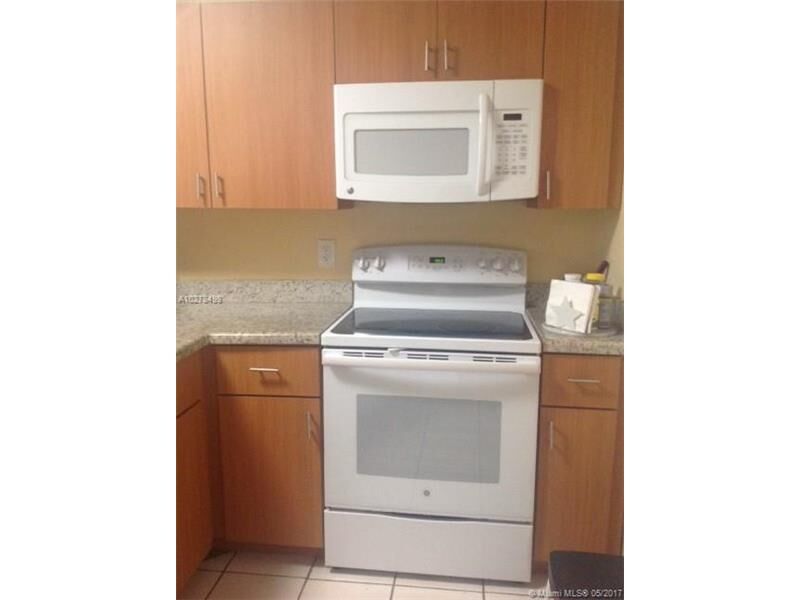 Property Photo:  562 Woodgate Cir B  FL 33326 