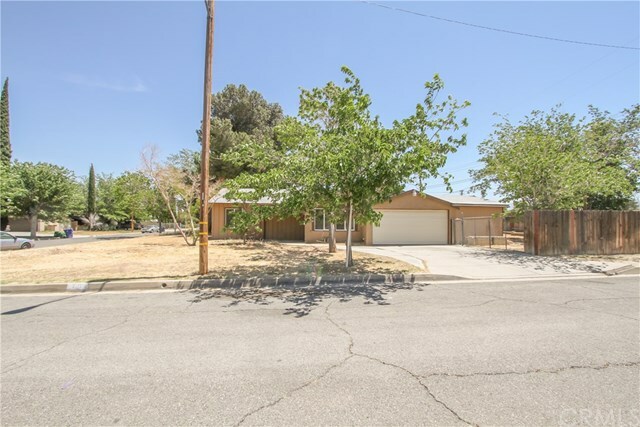 Property Photo:  37368 Larkin Avenue  CA 93550 