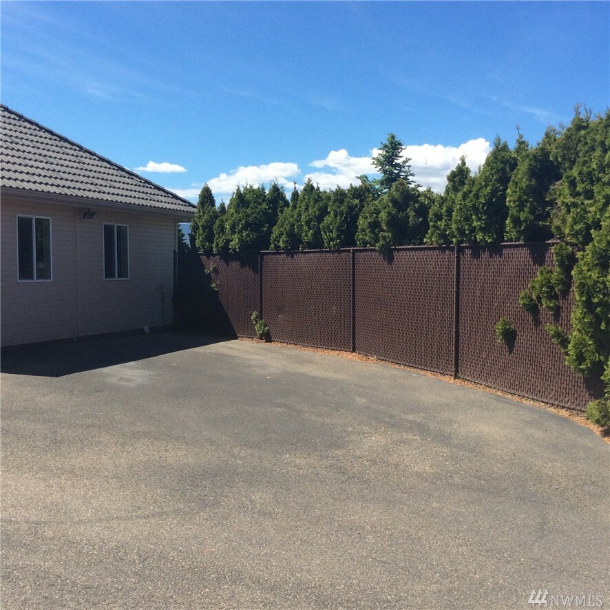 Property Photo:  810 Briarwood Dr  WA 98802 