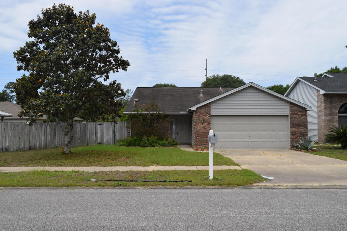 Property Photo:  127 Poplar Place  FL 32578 