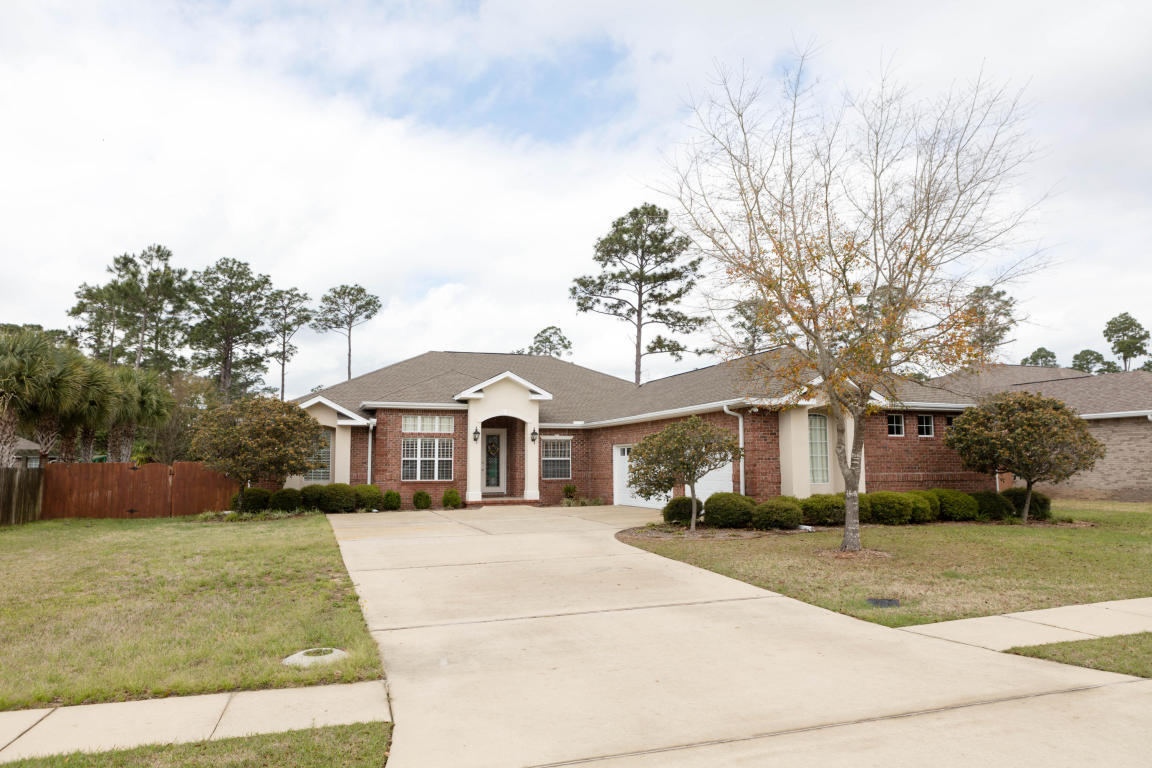 Property Photo: 739 Persimmon Way FL 32578
