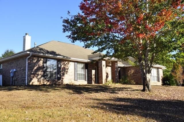 Property Photo:  5867 Saratoga Drive  FL 32536 
