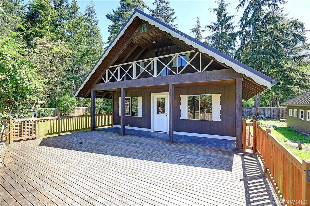 Property Photo:  1024 Falcon Rd  WA 98282 