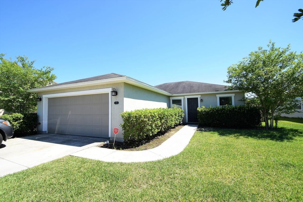 Property Photo: 171 Straw Pond Way FL 32092