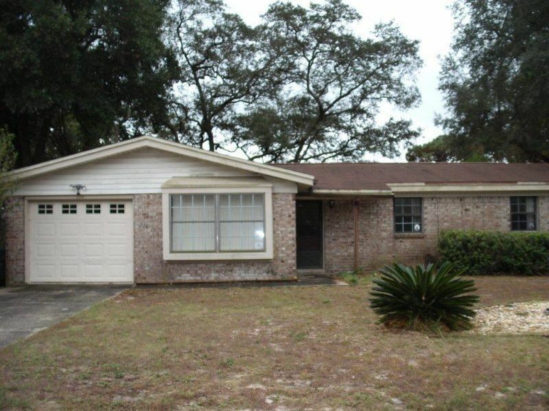 Property Photo:  614 Mayflower Ave  FL 32547 