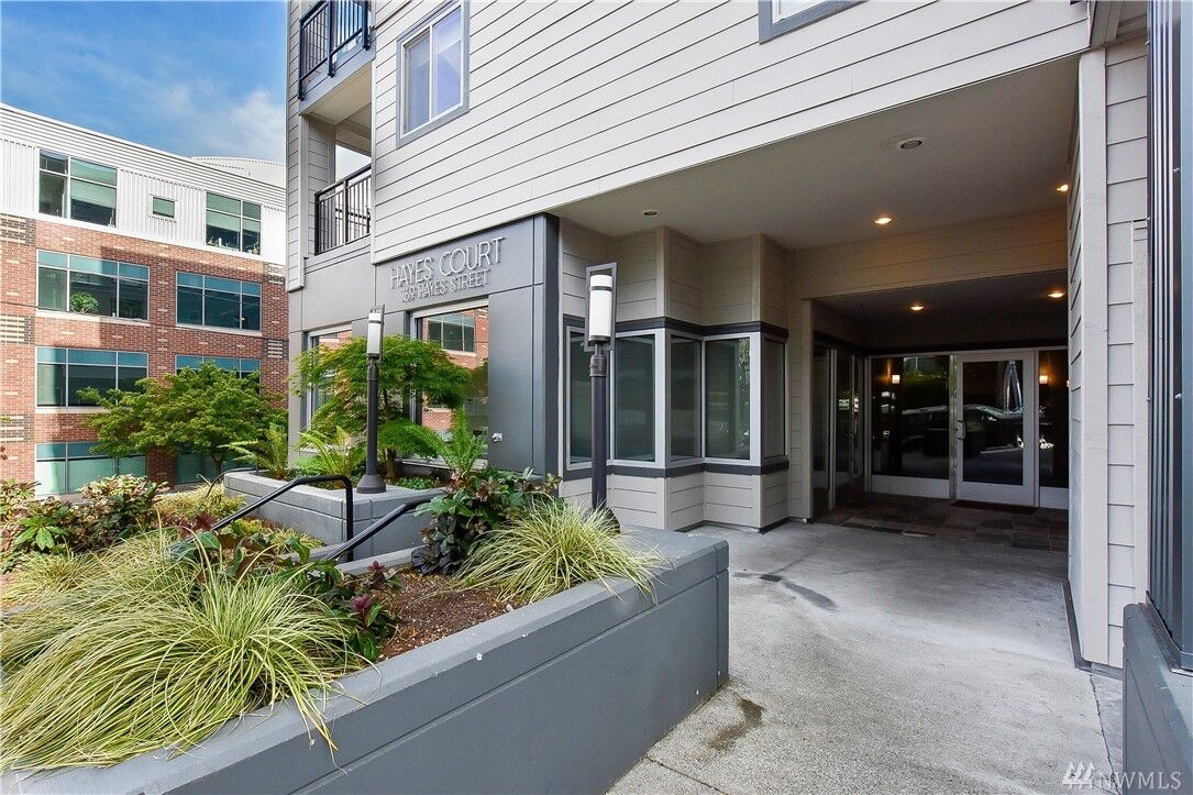 Property Photo:  769 Hayes St 306  WA 98109 