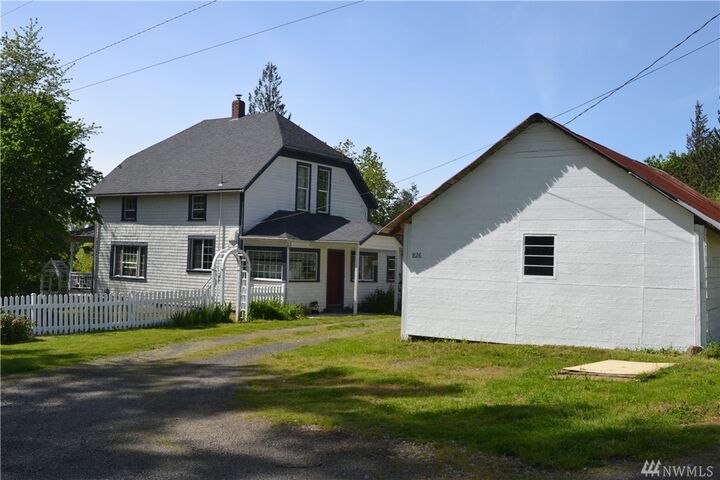 Property Photo: 826 C St WA 98593