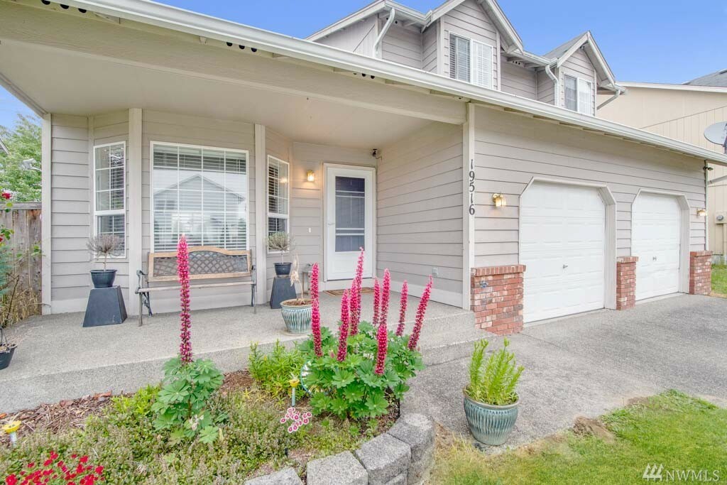 Property Photo:  19516 78th Av Ct E  WA 98387 