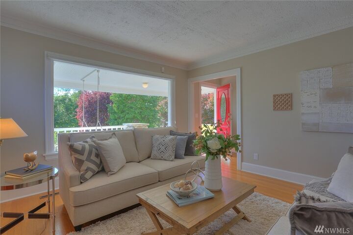 Property Photo: 10716 Palatine Ave N WA 98133