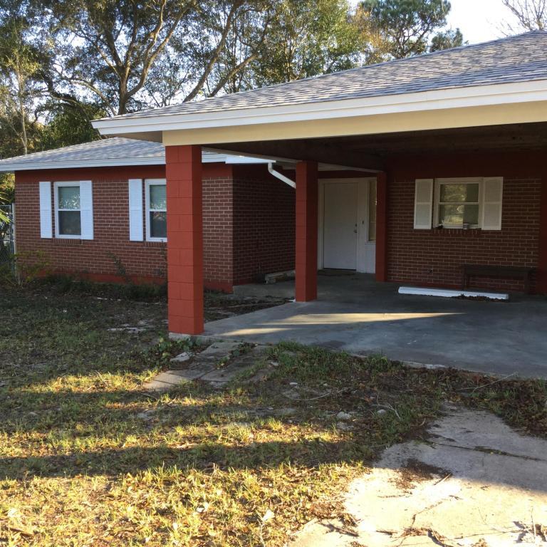 Property Photo: 40 9th Avenue FL 32579