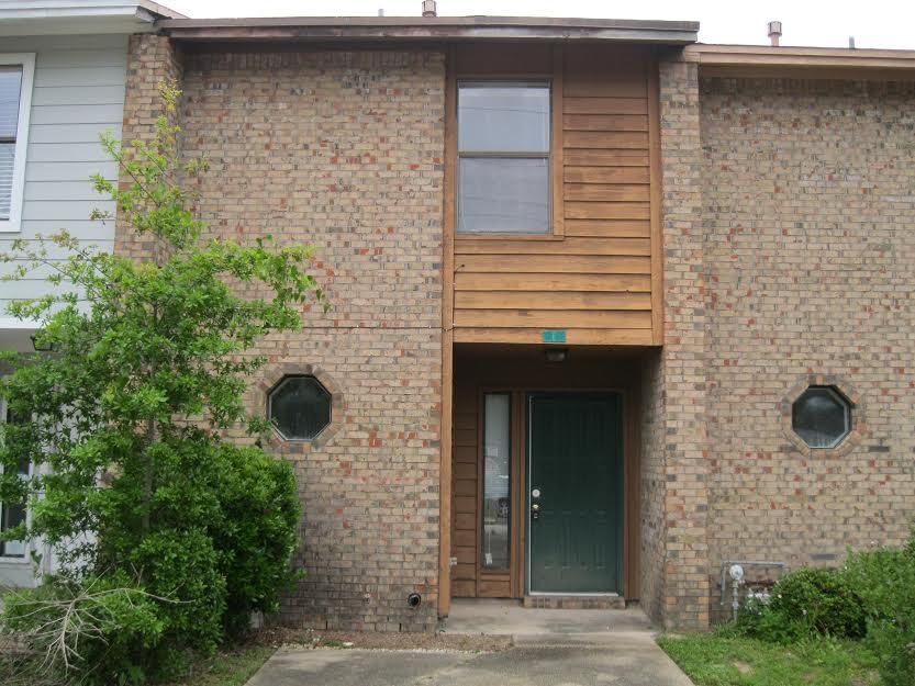 Property Photo:  417 SW Hollywood Boulevard # E  FL 32548 