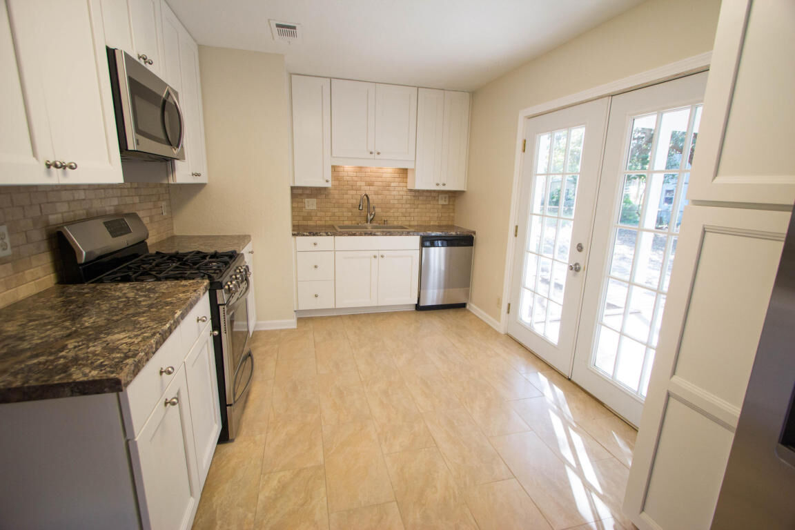 Property Photo: 409 Paradise Road FL 32578