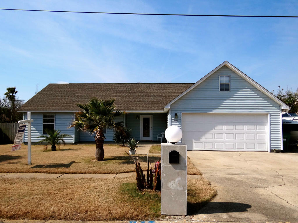Property Photo: 400 Primrose Circle FL 32541