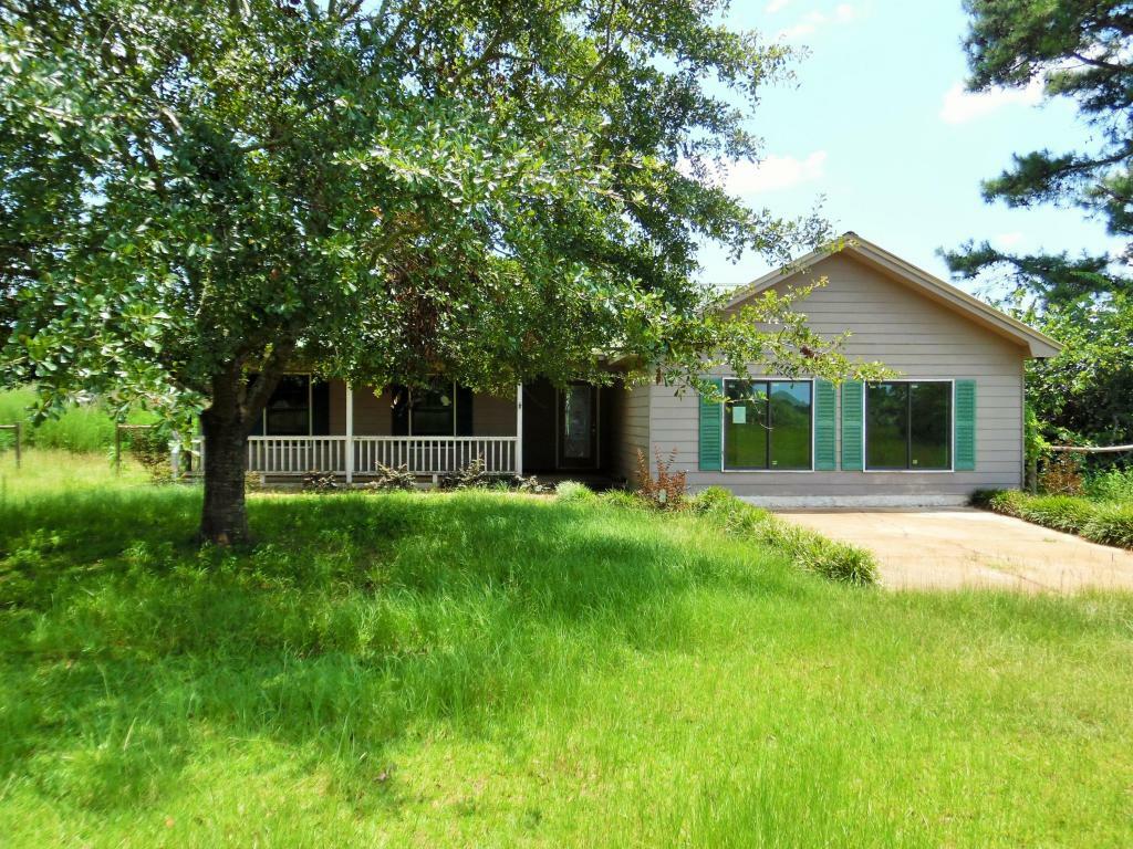 Property Photo:  384 County Line Road  FL 32567 