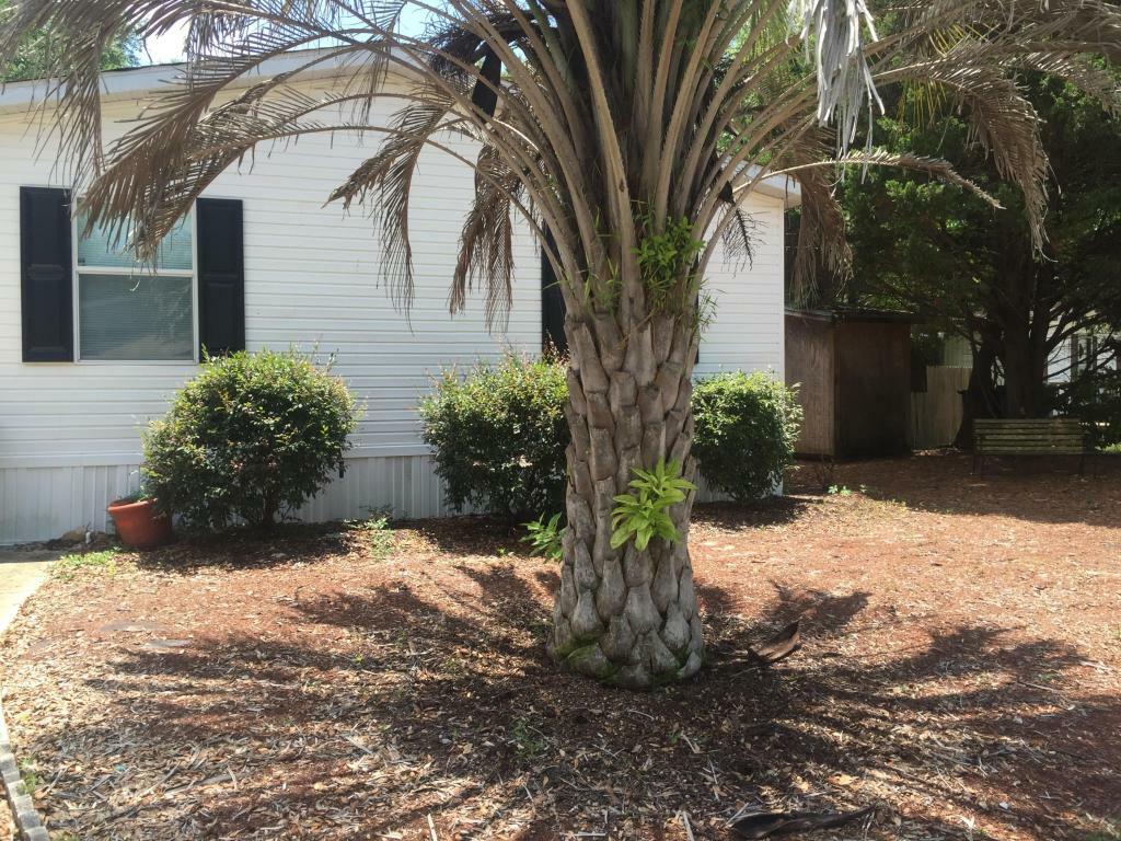 Property Photo: 1020 Everglade Drive FL 32578