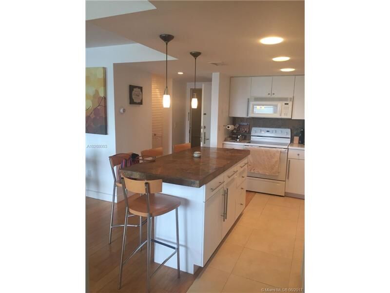 Property Photo: 150 SE 25th Rd 7H FL 33129