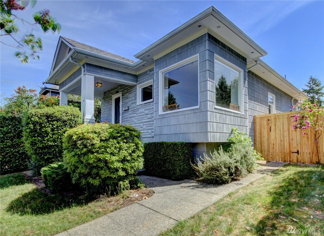 Property Photo:  5538 Ashworth Ave N  WA 98103 